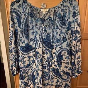 Women's Charming Charlie
Top. Size Small.